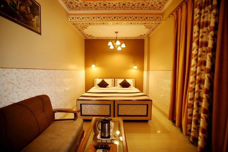 Hotel Golden Heritage Deluxe Divisione di Divisione di Jaipur Esterno foto